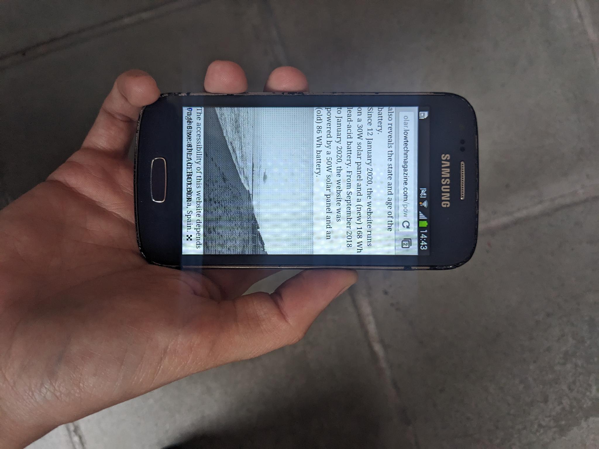 Een verouderde telefoon die een server laadt